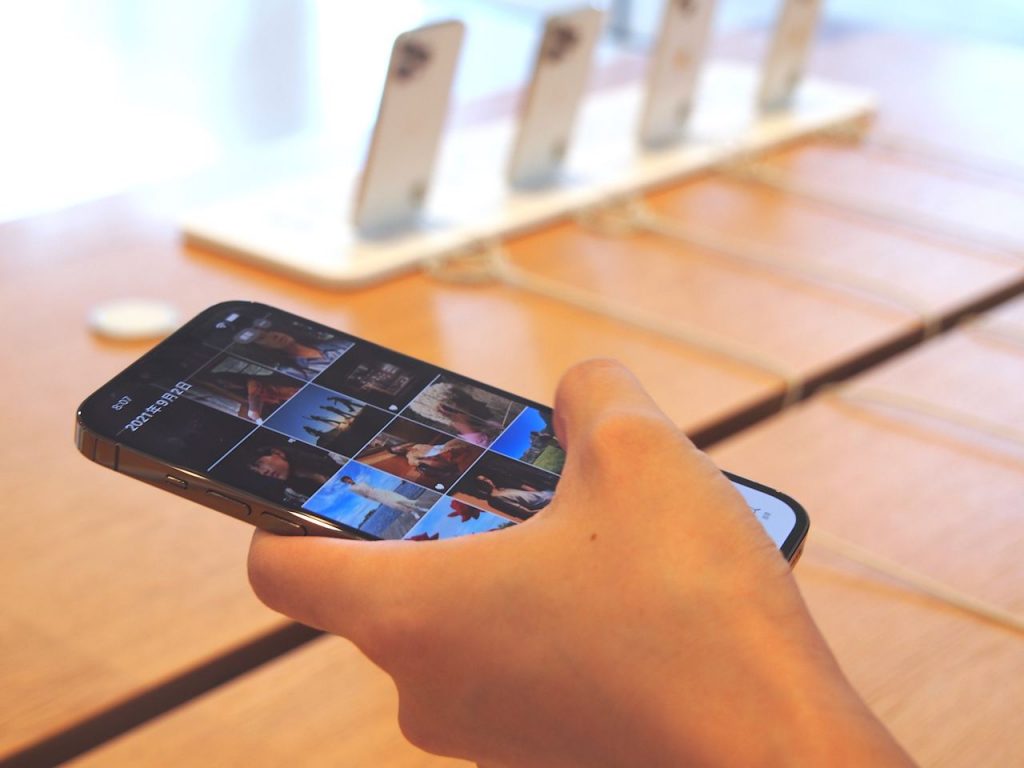 Apple Plans to Introduce RCC Materials in 2024, Enabling Space Saving